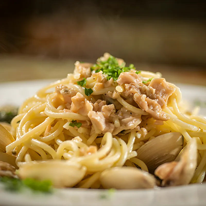Spaghetti with clams in white wine, garlic and parsley